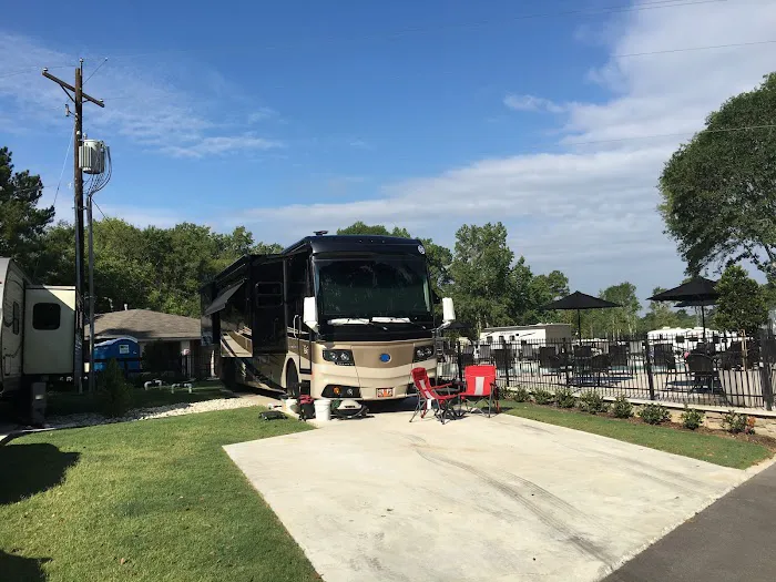 Majestic Pines RV Resort Picture 5