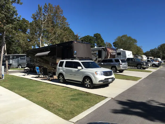 Majestic Pines RV Resort Picture 10