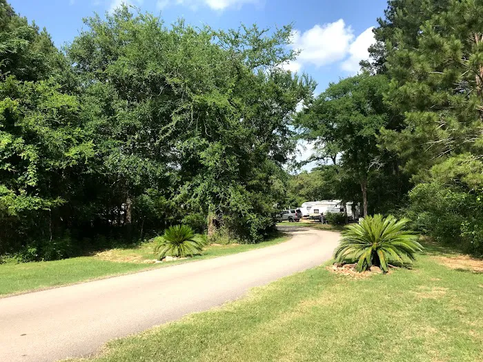 Lost Oaks RV Park Picture 4