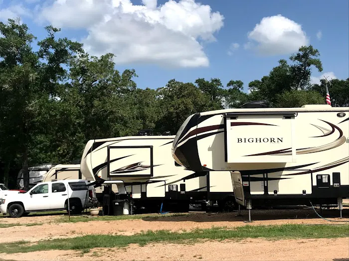 Lost Oaks RV Park Picture 3