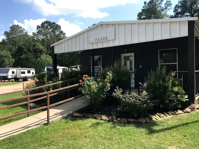 Lost Oaks RV Park Picture 6