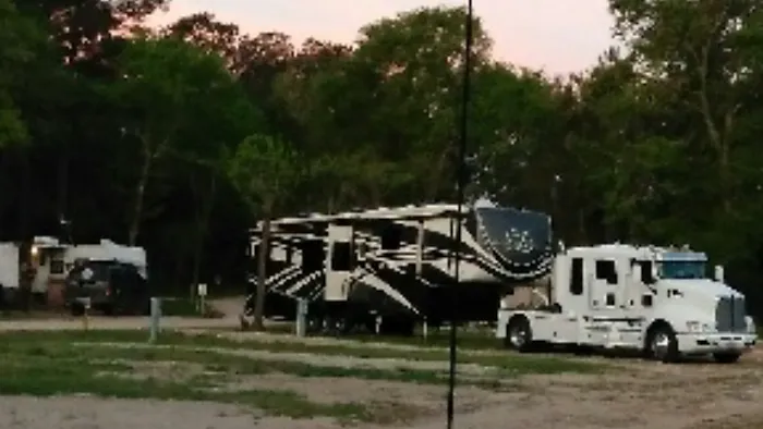 Lost Oaks RV Park Picture 9