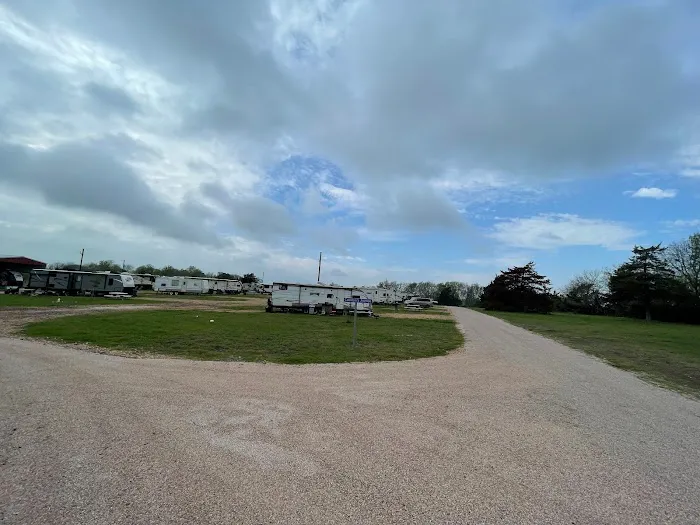 Nicholson Lake Road RV Park Picture 8
