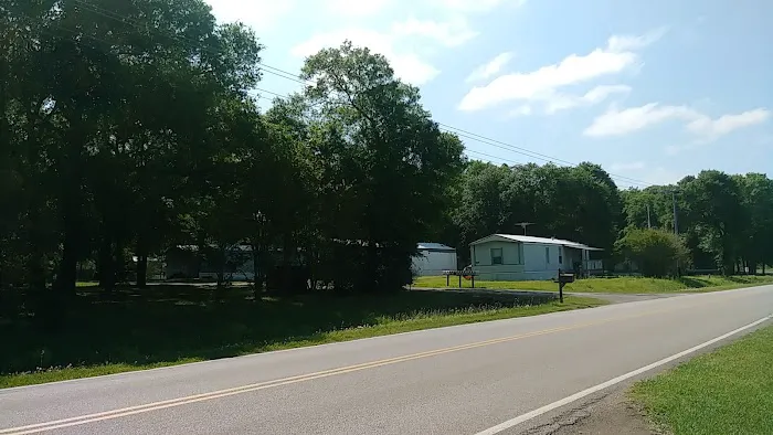 Leaning Oaks Mobile Home Park Picture 1