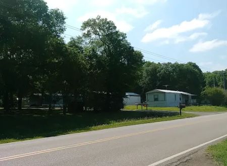 Leaning Oaks Mobile Home Park