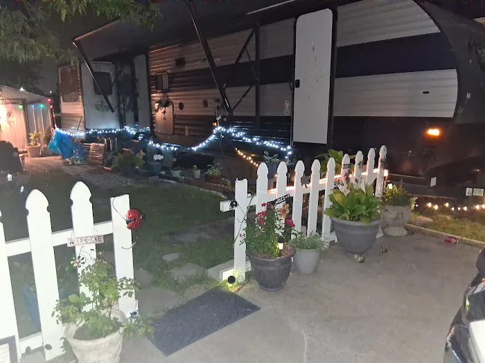 Carlyss Acres Mobile Home Park Picture 3