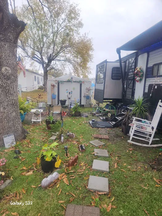 Carlyss Acres Mobile Home Park Picture 4