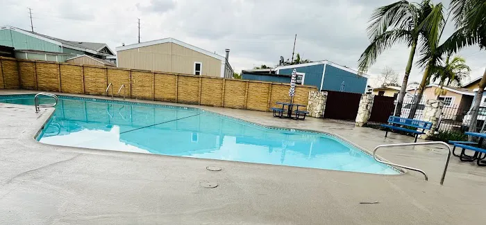 Country Club Mobile Home Park Picture 1