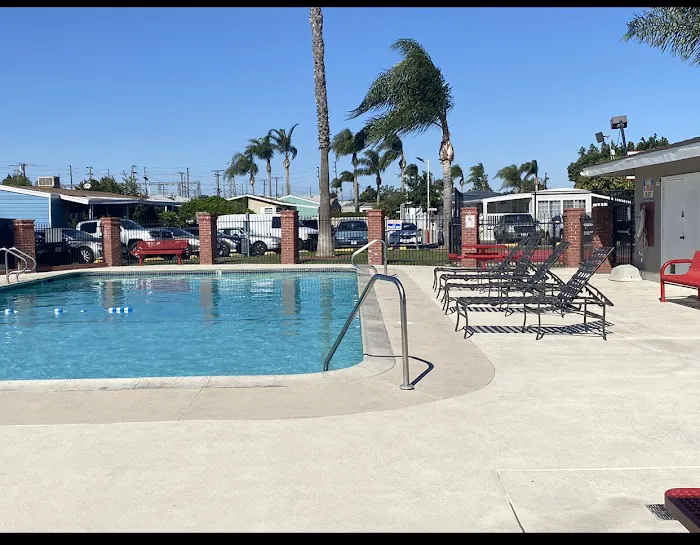 Coach Royal Mobile Home Park Picture 3
