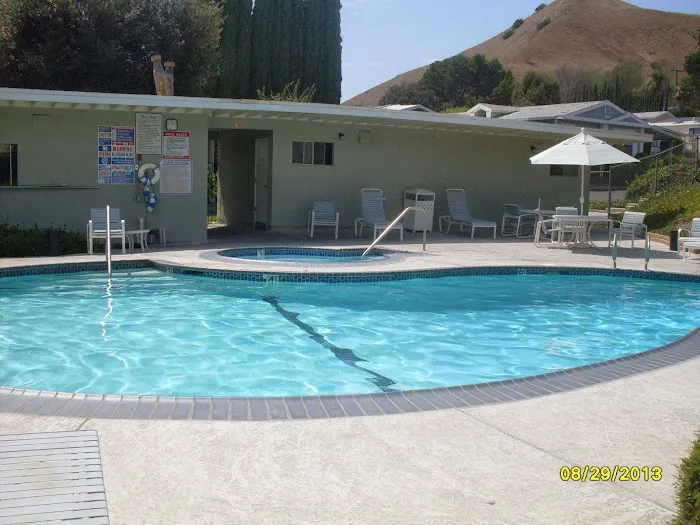 Hollydale Mobilehome Estates Picture 2