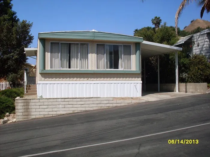 Hollydale Mobilehome Estates Picture 3