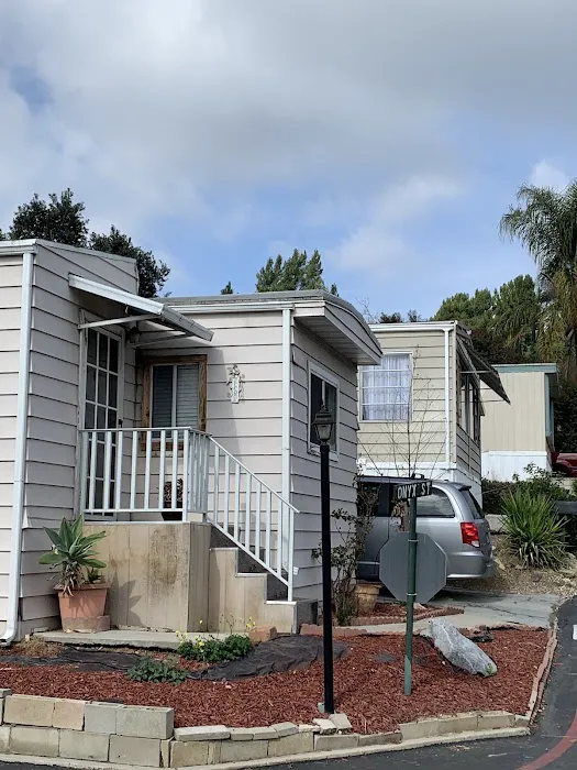 Hollydale Mobilehome Estates Picture 7