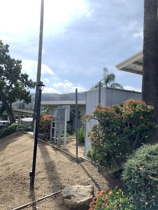 Hollydale Mobilehome Estates Picture 9