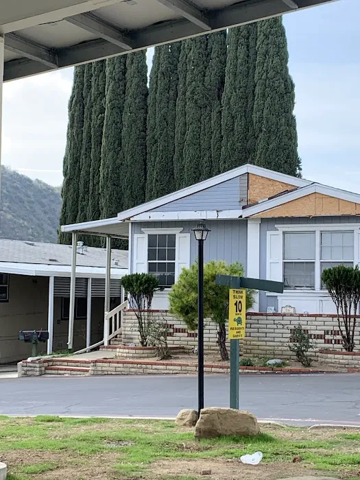 Hollydale Mobilehome Estates Picture 8