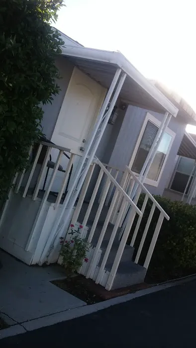 Tradewinds Mobilehome Park Picture 8