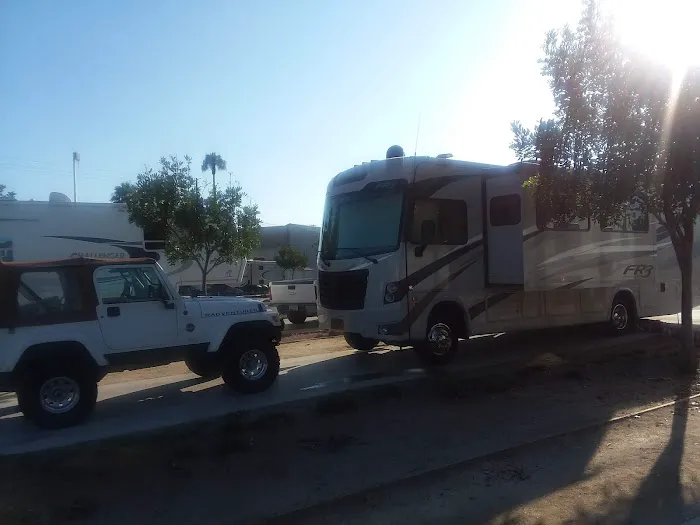 Olive Avenue RV Resort Picture 7