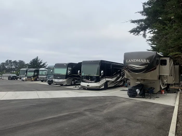 Harbor Village RV Park Picture 8
