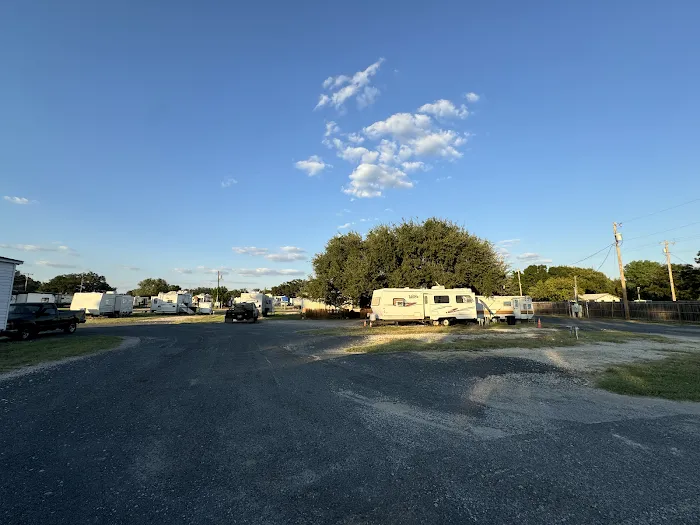Hwy 97 East RV Park Picture 3