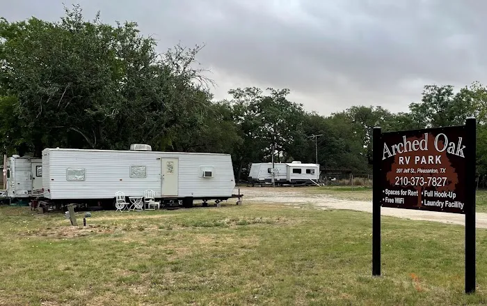 Arched Oak RV Park Picture 1