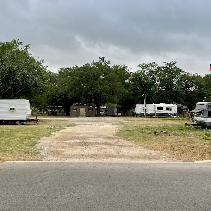 Arched Oak RV Park Picture 3