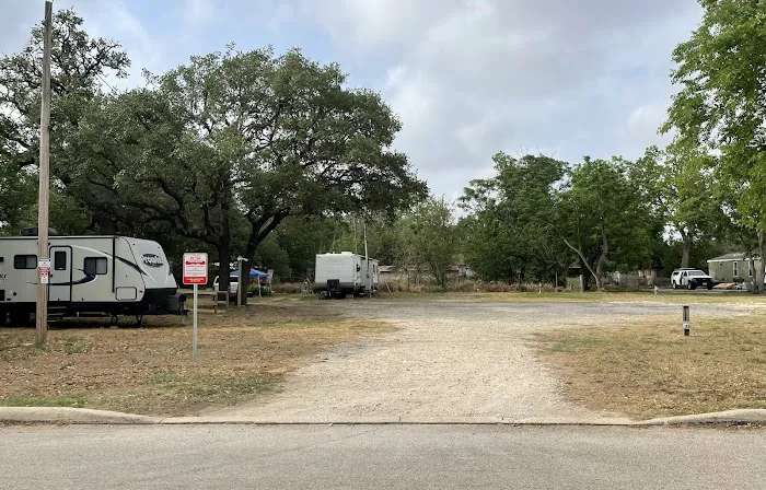 Arched Oak RV Park Picture 6