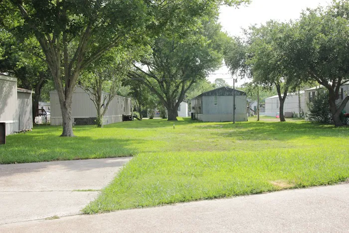 Lighthouse Mobile Home Park Picture 10