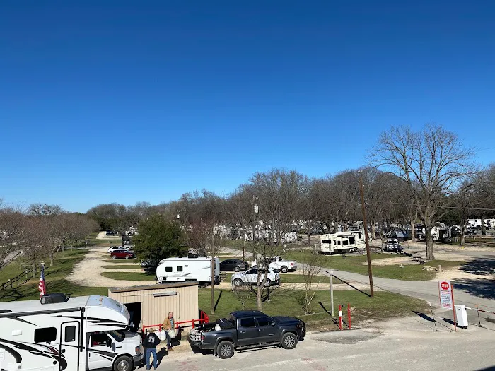 Pecan Park Riverside RV Park Picture 3
