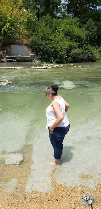 Blind Salamander RV Park Picture 7