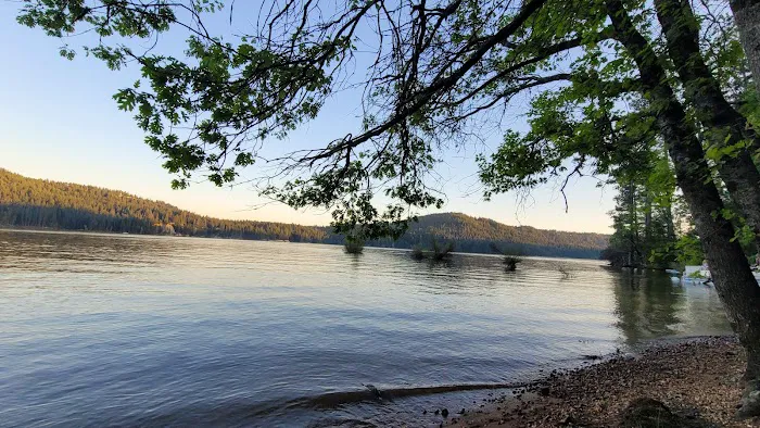 Scotts Flat Lake Picture 2