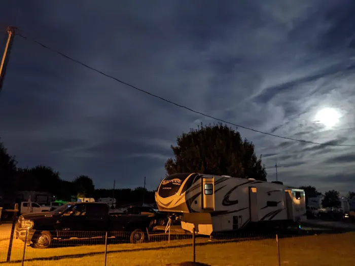 Berry Springs RV Park Picture 9