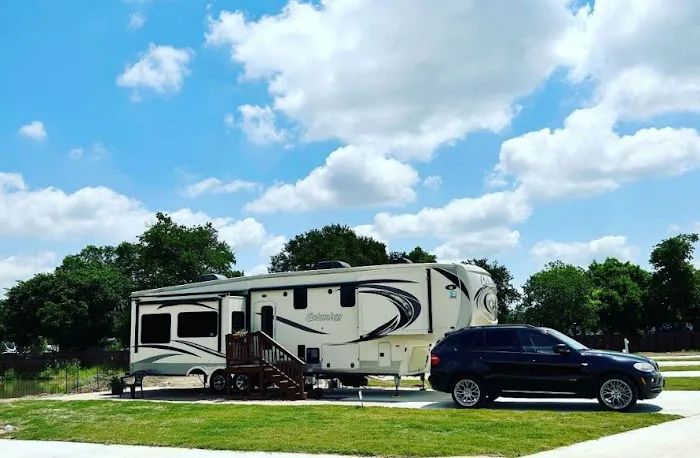 Juniper Ridge RV Village Picture 6