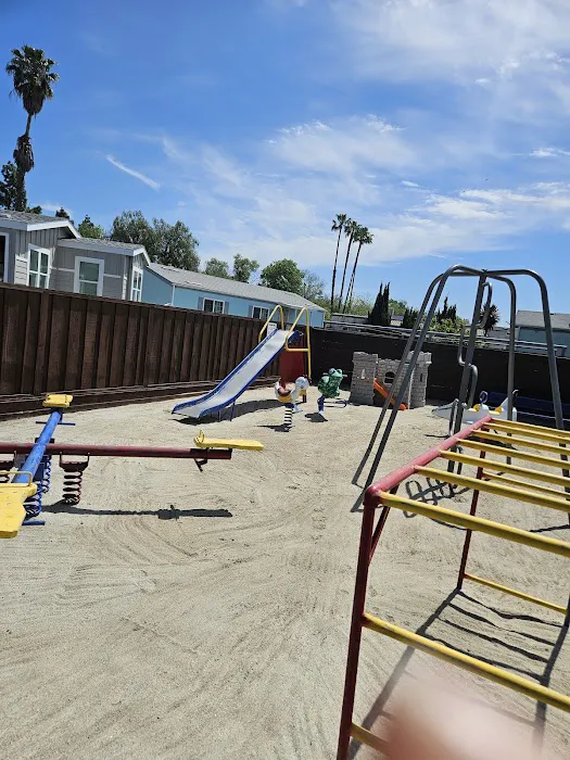 Riverbend Mobile Home Park Picture 4