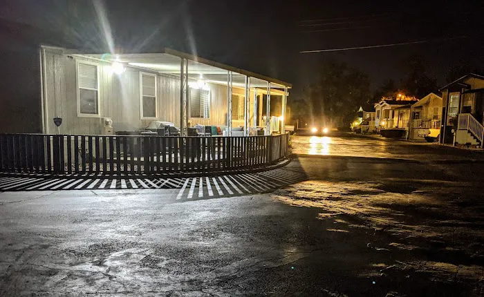 South Bay Mobile Home Park Picture 5