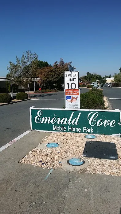 Emerald Cove Mobile Home Park Picture 4