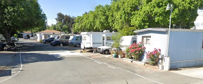 Riverview Mobile Home Park Picture 3