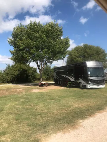 Round Top-Carmine RV Park Picture 3
