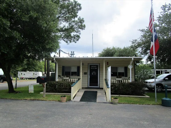 Woodland Lakes RV Park Picture 9
