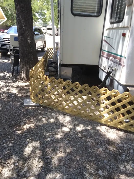 Harlowe's RV Park Picture 7