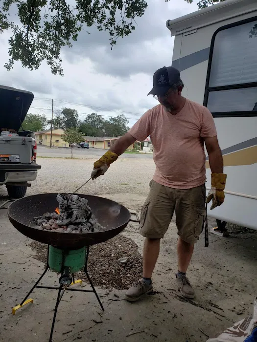 Harlowe's RV Park Picture 6
