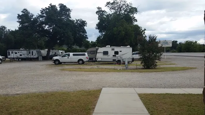 Shady Oaks RV Park Picture 2