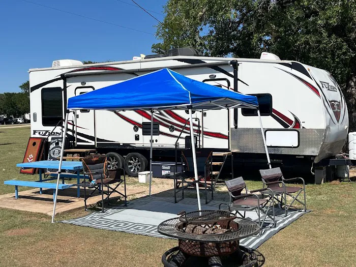Sandy Beach RV Park Picture 4