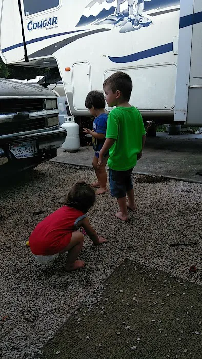 Charlie's RV Park Picture 6