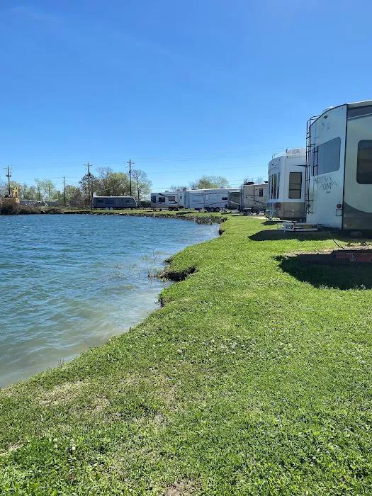 AAA RV Park On The Lake Picture 3
