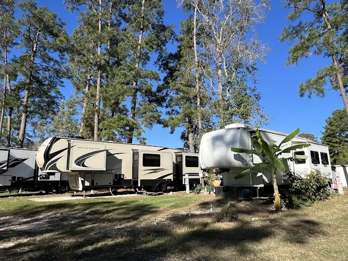 East to West RV Park Picture 6