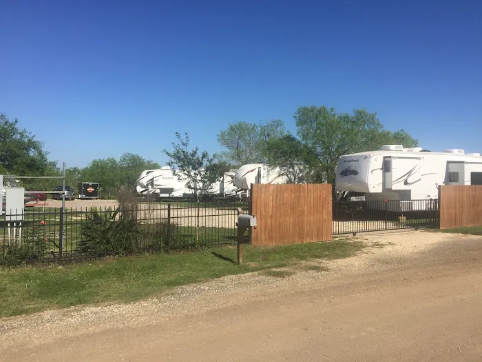 R&M RV Park Picture 8