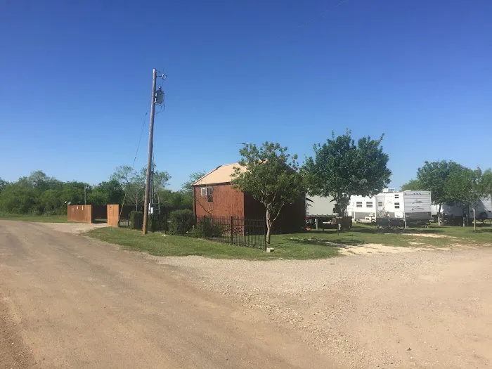 R&M RV Park Picture 10
