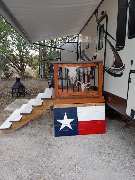 Majestic Oaks Manor RV Park and Mobile Home Park Picture 1