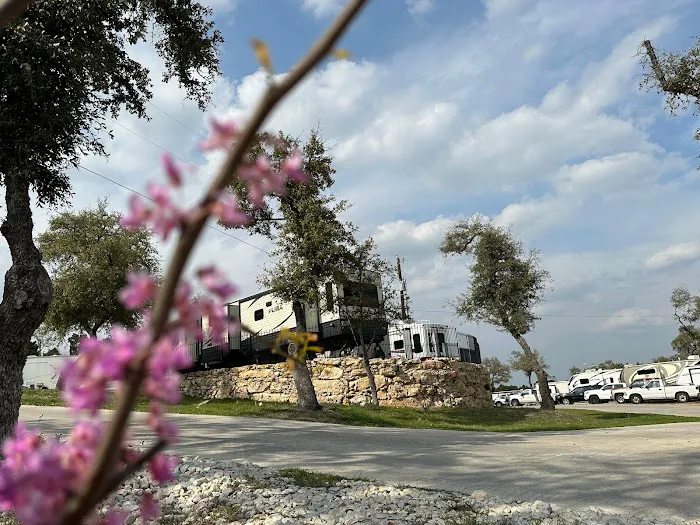 Fox Hollow RV Park & Cottages Picture 6