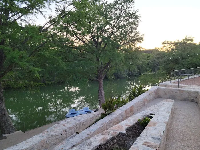 Guadalupe River Rentals RV Campground Picture 6