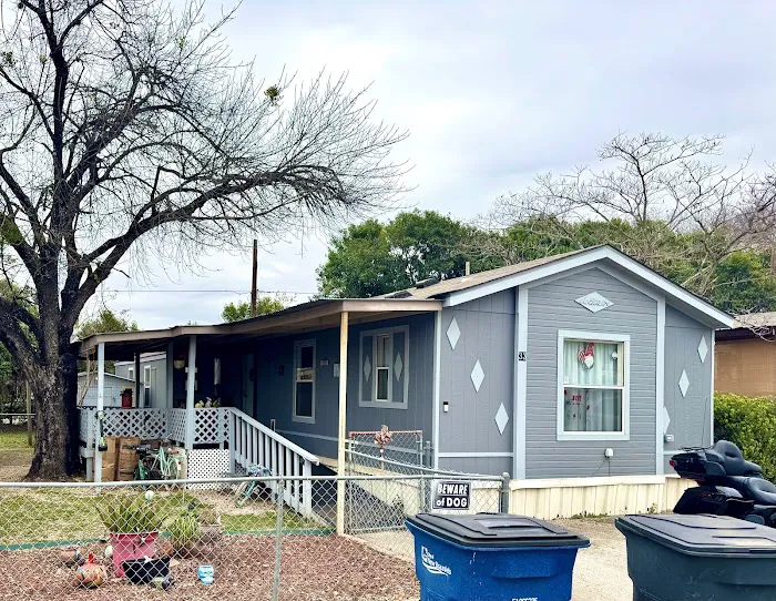 Wayside Mobile Home Park in New Braunfels Picture 2